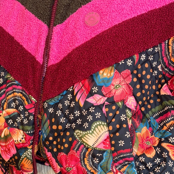 FARM Rio Multicolor Floral Puffer Jacket - Picture 4 of 7